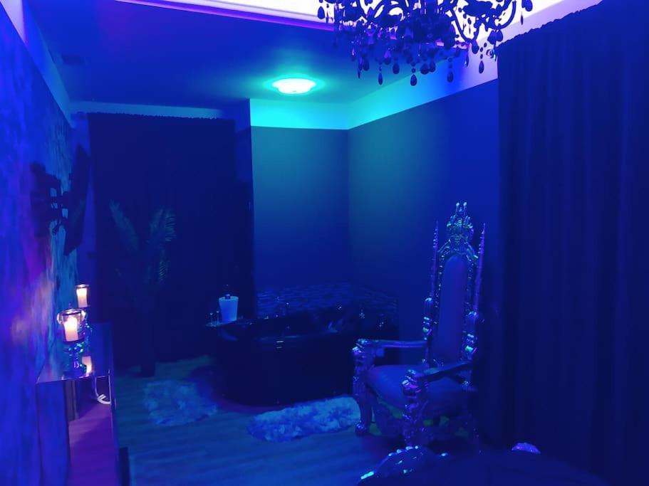 Nuit Romantique - Jacuzzi - Beziers - Romance Royale Exterior photo