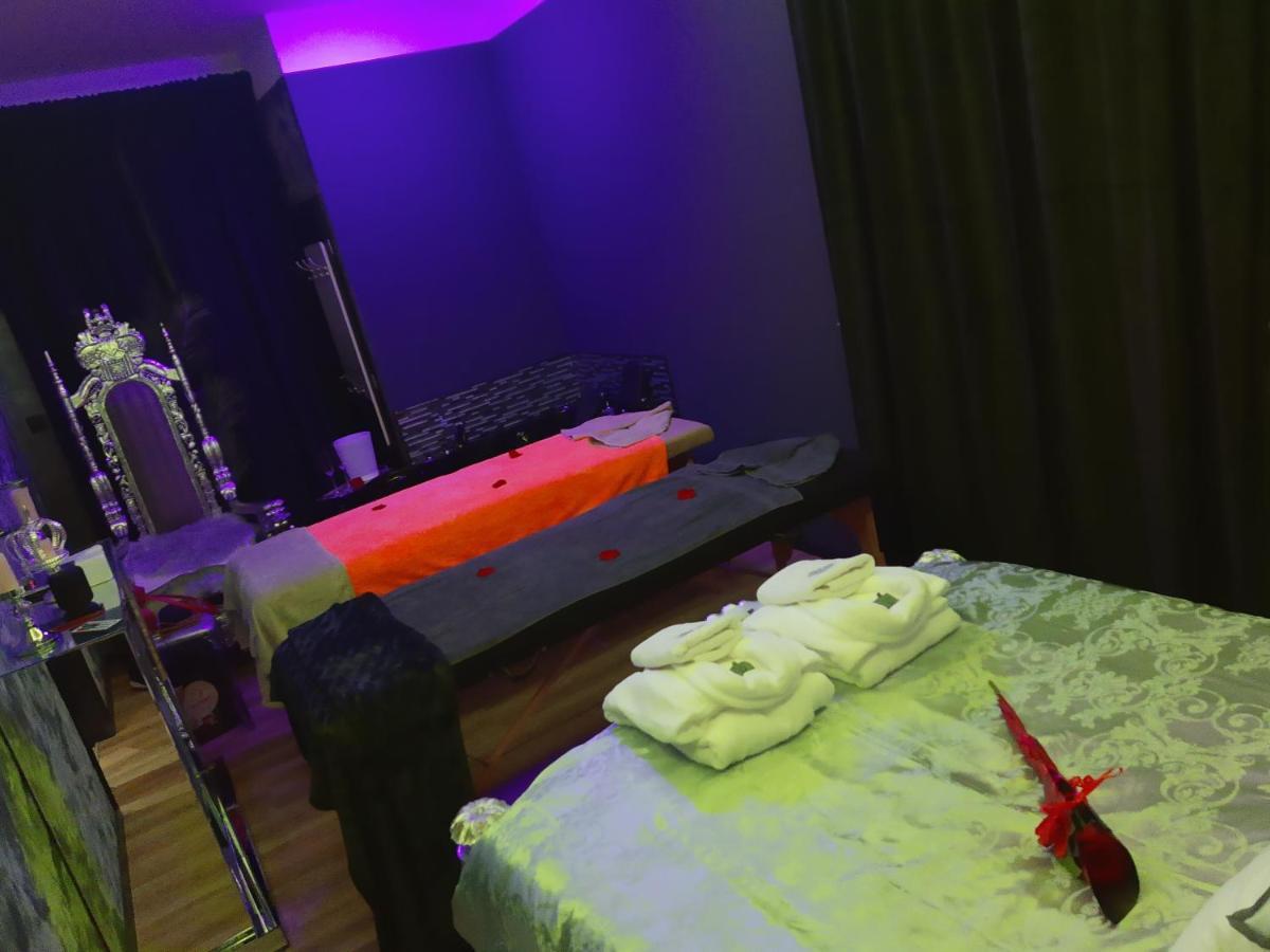 Nuit Romantique - Jacuzzi - Beziers - Romance Royale Exterior photo