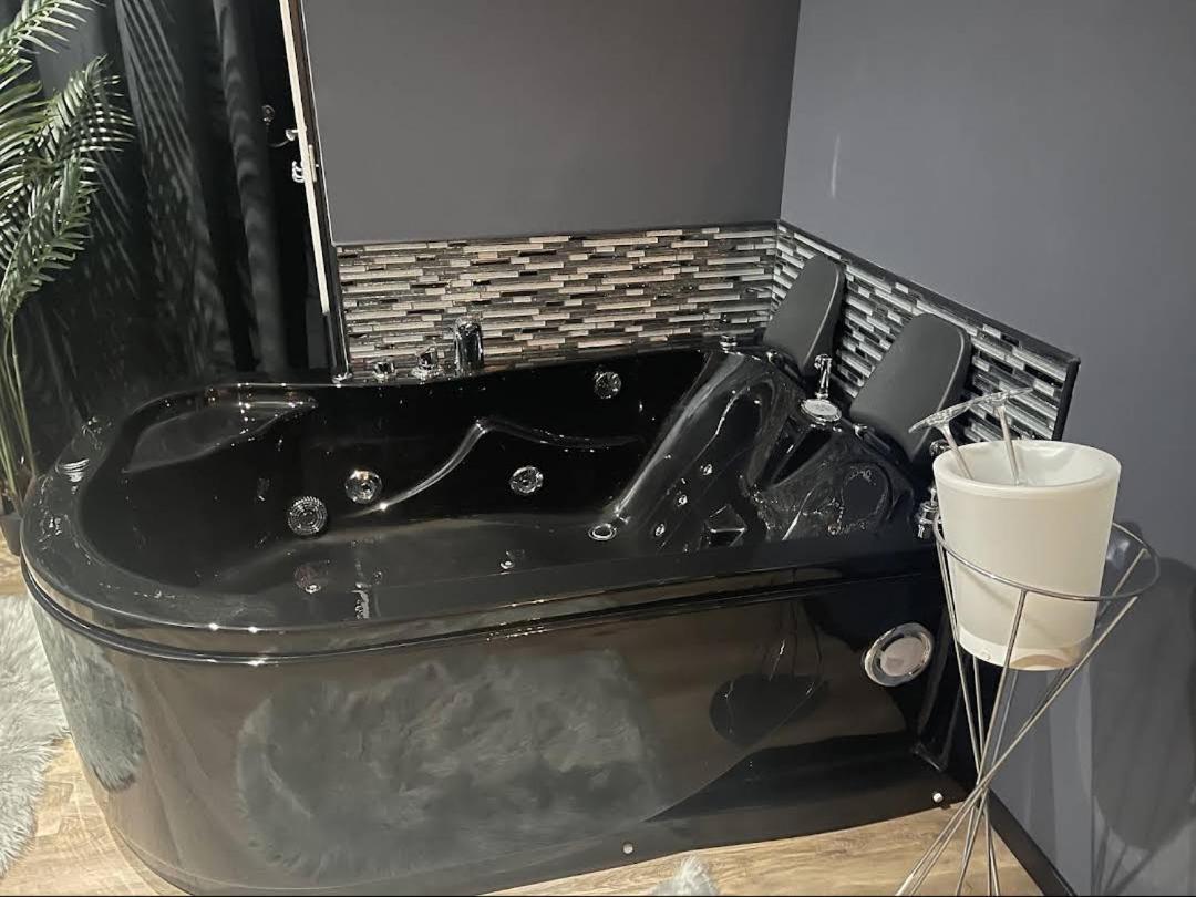 Nuit Romantique - Jacuzzi - Beziers - Romance Royale Exterior photo